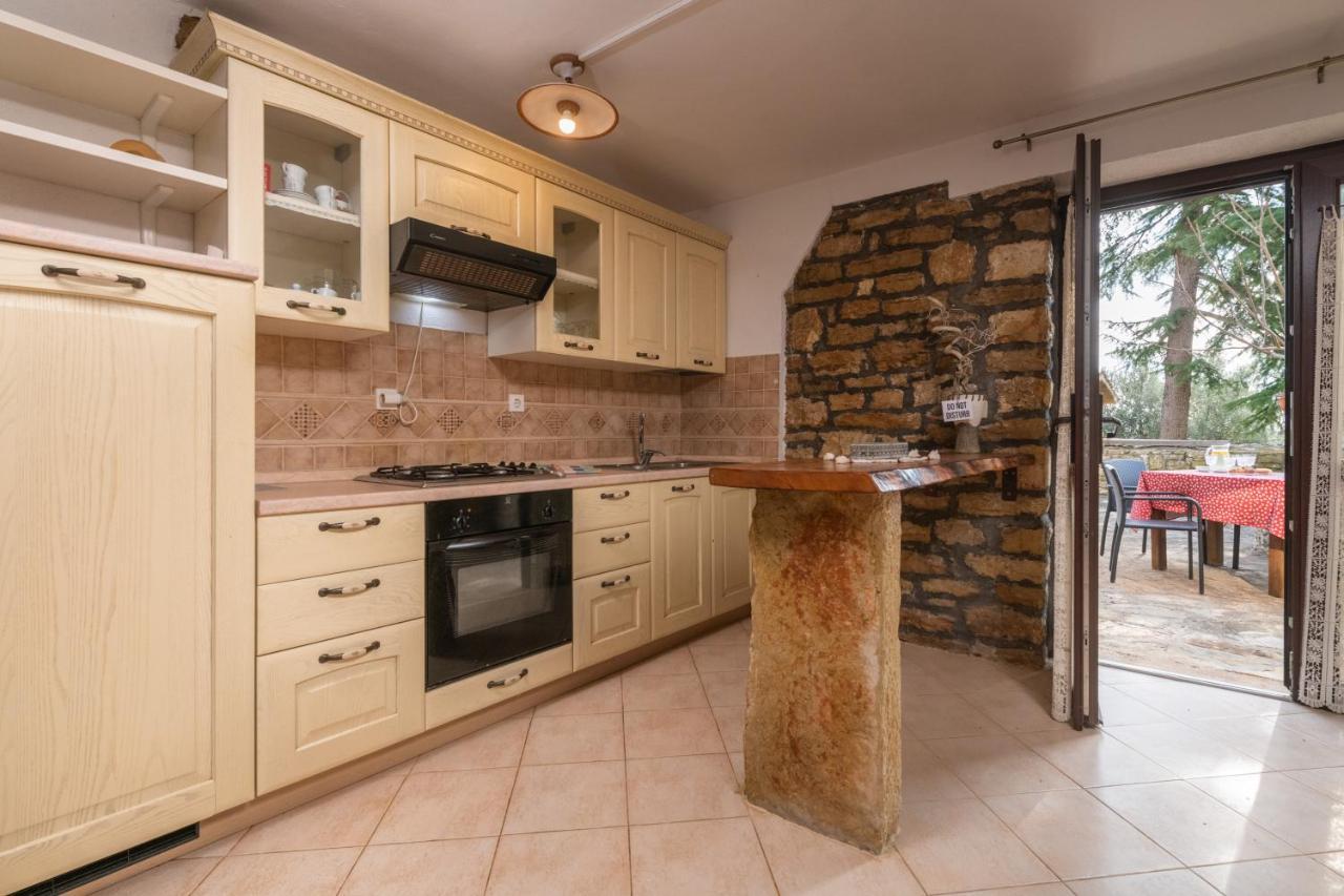 Apartment Larca Kanfanar Bagian luar foto