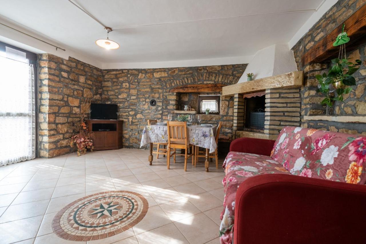 Apartment Larca Kanfanar Bagian luar foto