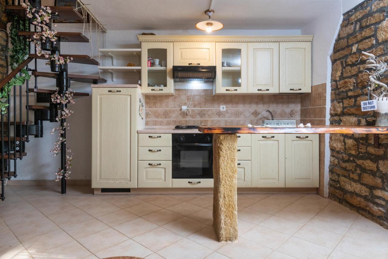 Apartment Larca Kanfanar Bagian luar foto